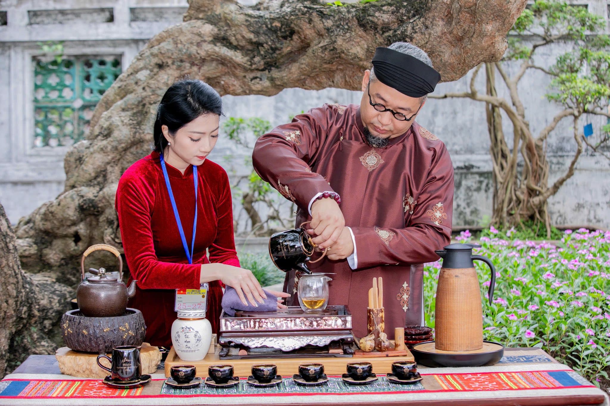 UỐNG TRÀ KHI LÒNG BÌNH YÊN, HAY UỐNG ĐỂ YÊN BÌNH.